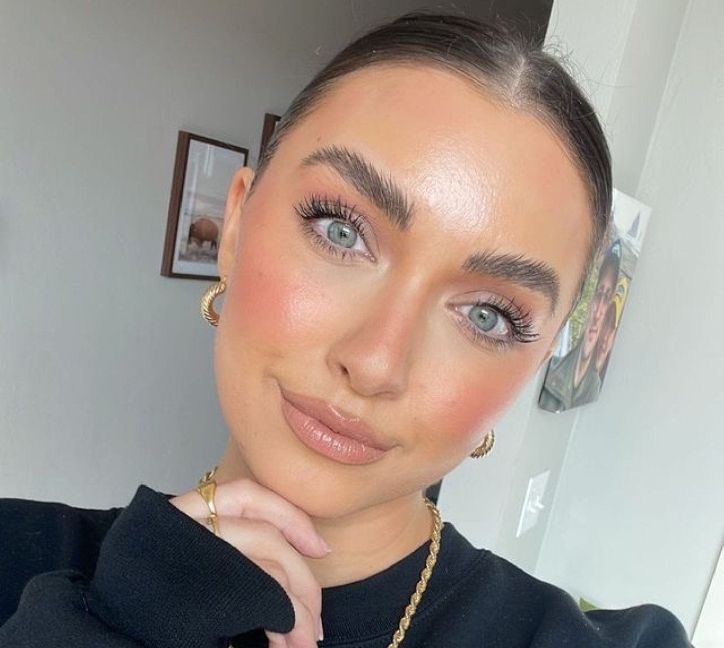 Dibs Beauty - Desert Island Duo - Shade 04 - Model Image