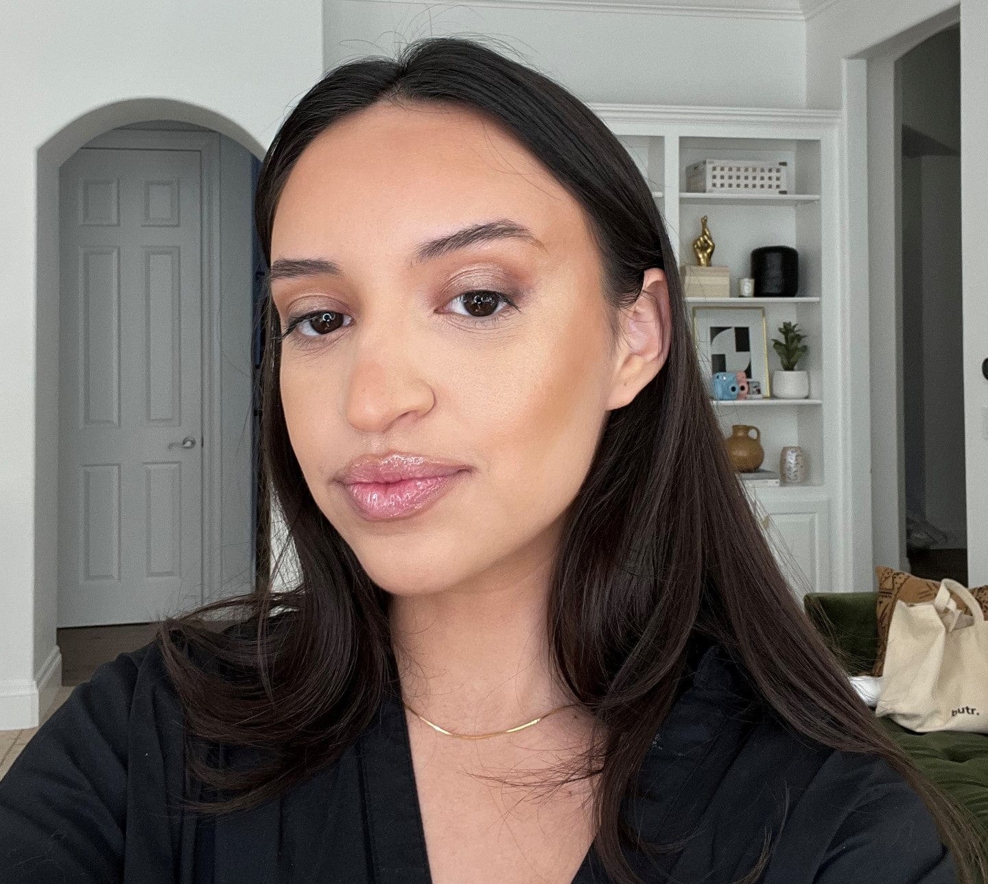 Dibs Beauty - Desert Island Duo - Shade 5.5 - Model Image