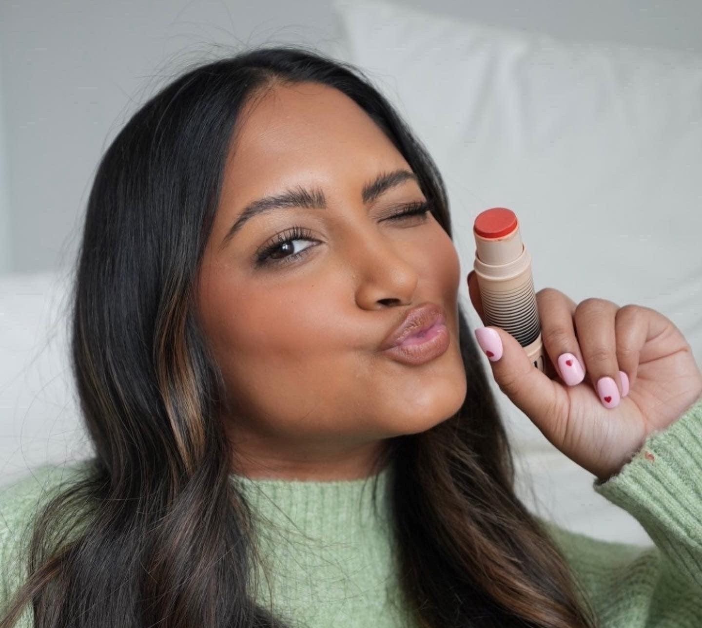 Dibs Beauty - Desert Island Duo - Shade 05 - Model Image