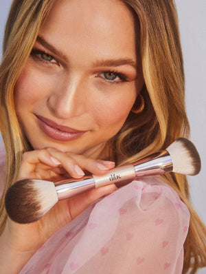 Carry On Brush Set - Model Image