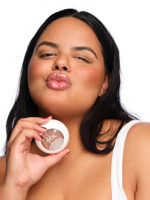 Duet Baked Bronzer - Spiced Chai - Model Image